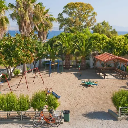 亚历山德拉海滩酒店 3* 科斯镇