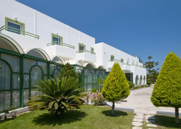 Alexandra מלון דירות 3*